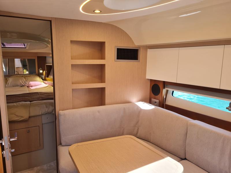 Book yachts online - motorboat - Focus Power 44 Hard Top - Boha - rent