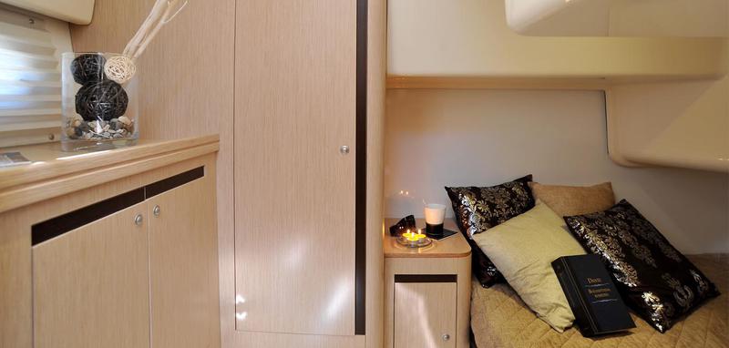 Book yachts online - motorboat - Focus Power 36 Hard Top - LADY - rent