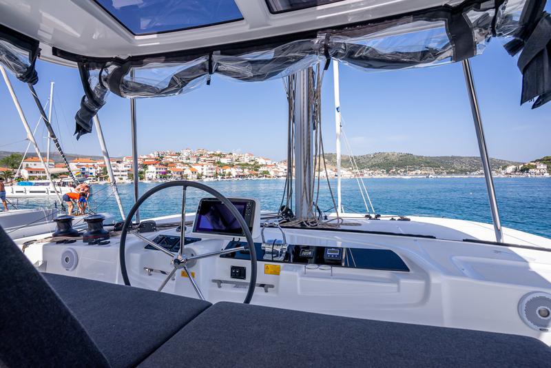 Book yachts online - catamaran - Lagoon 46 - SOFIA - rent