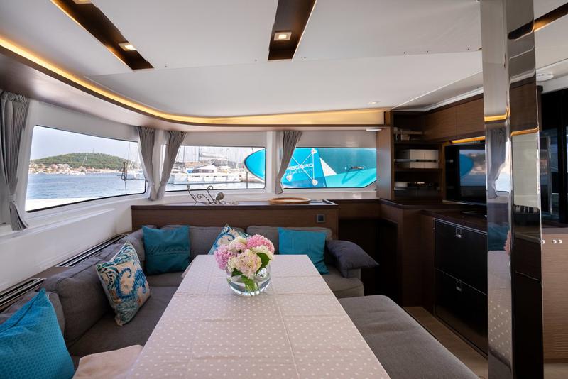 Book yachts online - catamaran - Lagoon 46 - SOFIA - rent