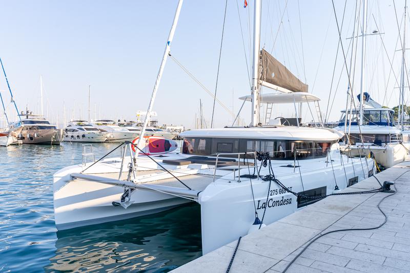 Book yachts online - catamaran - Lagoon 46 - LA CONDESA - rent
