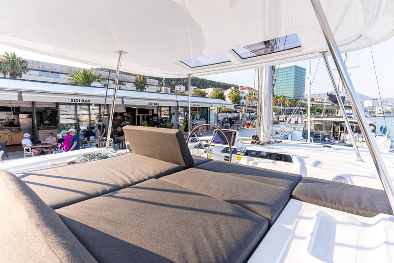 Book yachts online - catamaran - Lagoon 46 - LA CONDESA - rent