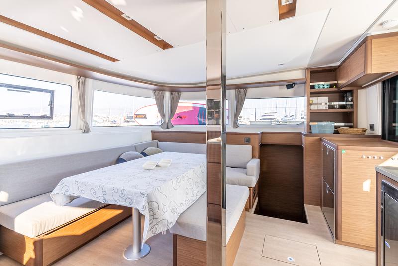 Book yachts online - catamaran - Lagoon 46 - LA CONDESA - rent