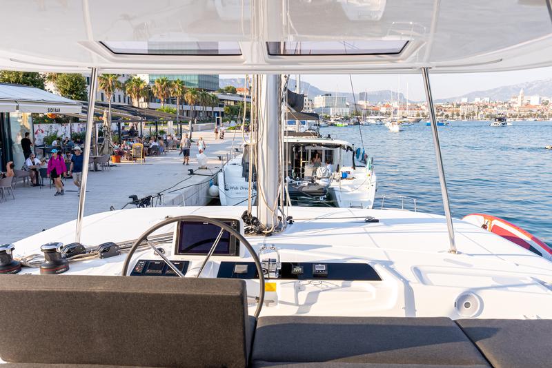 Book yachts online - catamaran - Lagoon 46 - LA CONDESA - rent