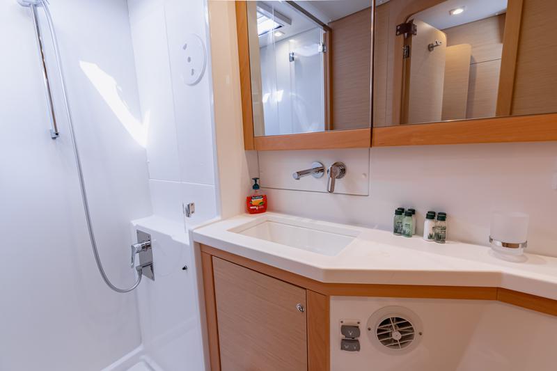 Book yachts online - catamaran - Lagoon 450 F - PRINCESS KARLA I - rent