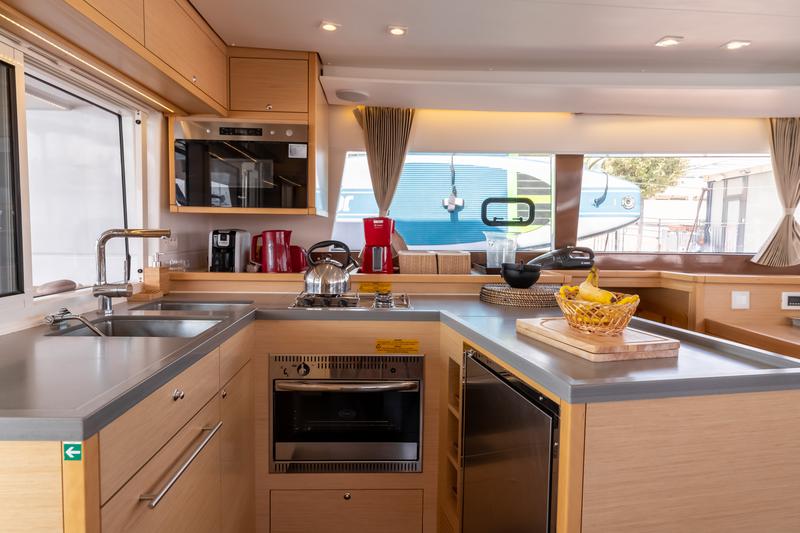 Book yachts online - catamaran - Lagoon 450 F - PRINCESS KARLA I - rent
