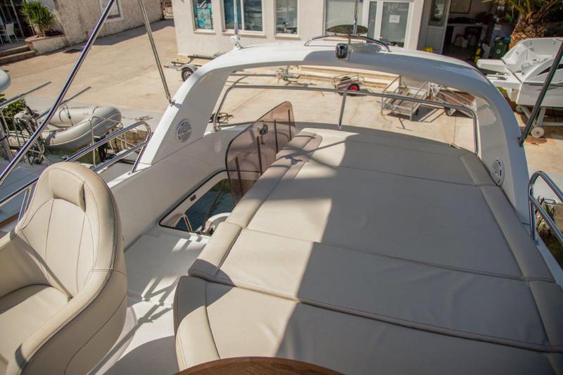 Book yachts online - motorboat - Antares 36 - ARIELA - rent