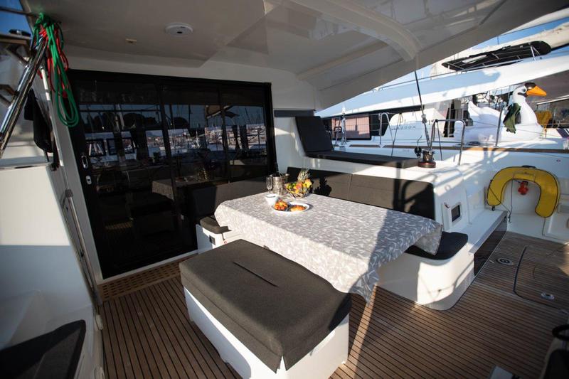 Book yachts online - catamaran - Lagoon 42 - ALMA SOFIA - rent