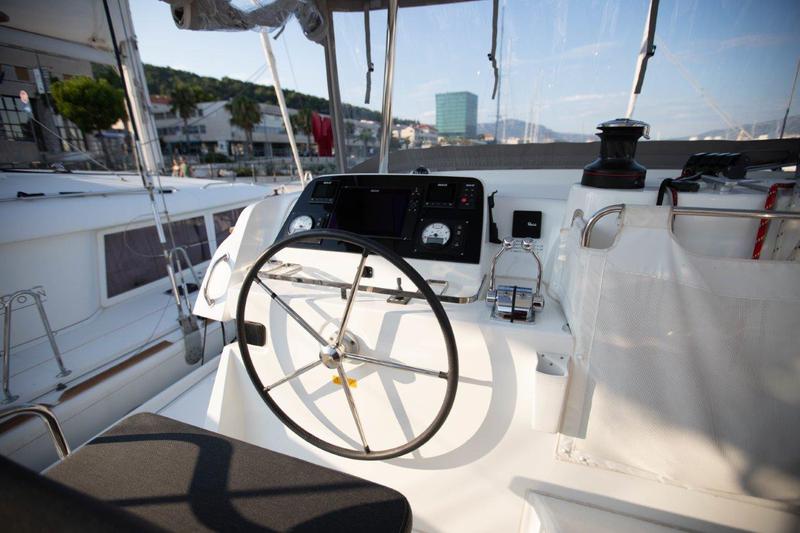 Book yachts online - catamaran - Lagoon 42 - ALMA SOFIA - rent