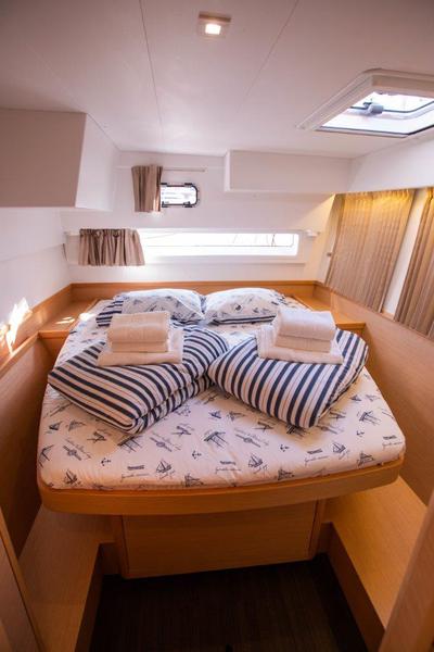 Book yachts online - catamaran - Lagoon 42 - ALMA SOFIA - rent