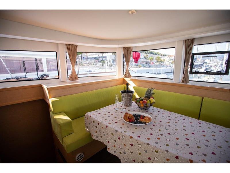 Book yachts online - catamaran - Lagoon 42 - ALMA SOFIA - rent
