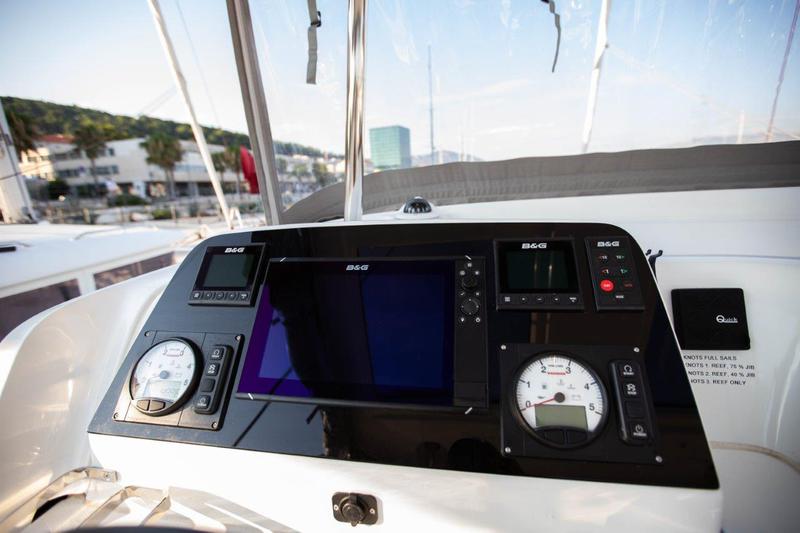 Book yachts online - catamaran - Lagoon 42 - ALMA SOFIA - rent