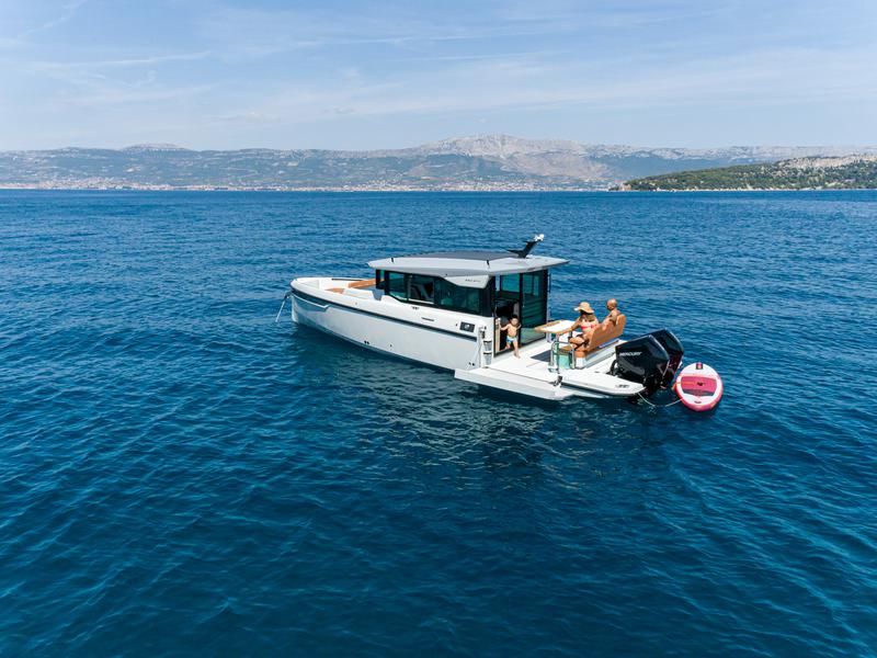 Book yachts online - motorboat - Saxdor 320 GTC (2023) - MAVERICK - rent
