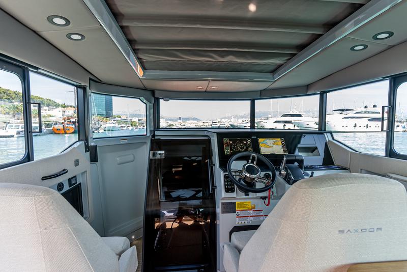 Book yachts online - motorboat - Saxdor 320 GTC (2023) - MAVERICK - rent