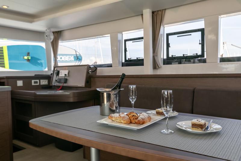 Book yachts online - catamaran - Lagoon 450 F - WIDE DREAM - rent