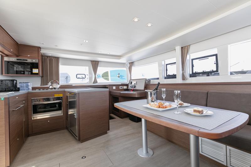 Book yachts online - catamaran - Lagoon 450 F - WIDE DREAM - rent