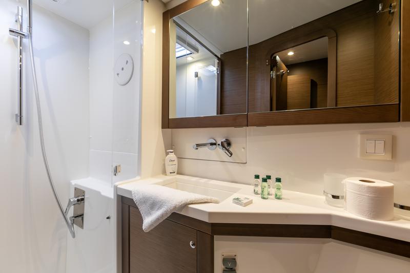Book yachts online - catamaran - Lagoon 450 F - WIDE DREAM - rent