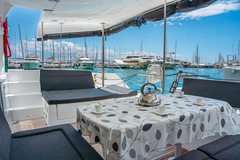 Book yachts online - catamaran - Lagoon 450 F - WIDE DREAM - rent