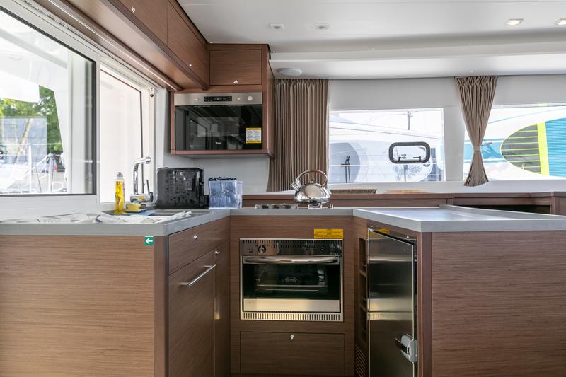 Book yachts online - catamaran - Lagoon 450 F - WIDE DREAM - rent