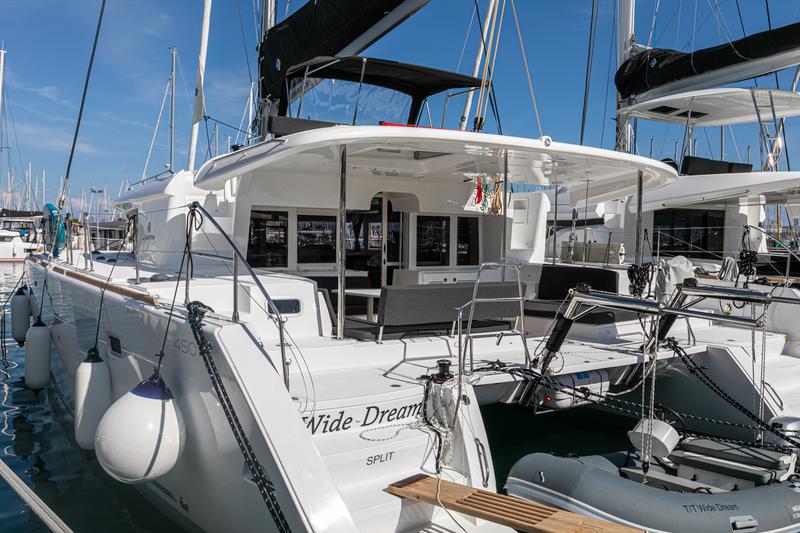 Book yachts online - catamaran - Lagoon 450 F - WIDE DREAM - rent