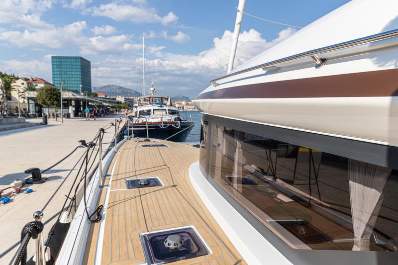 Book yachts online - catamaran - Lagoon 50 LUX - PRINCESS KISS - rent