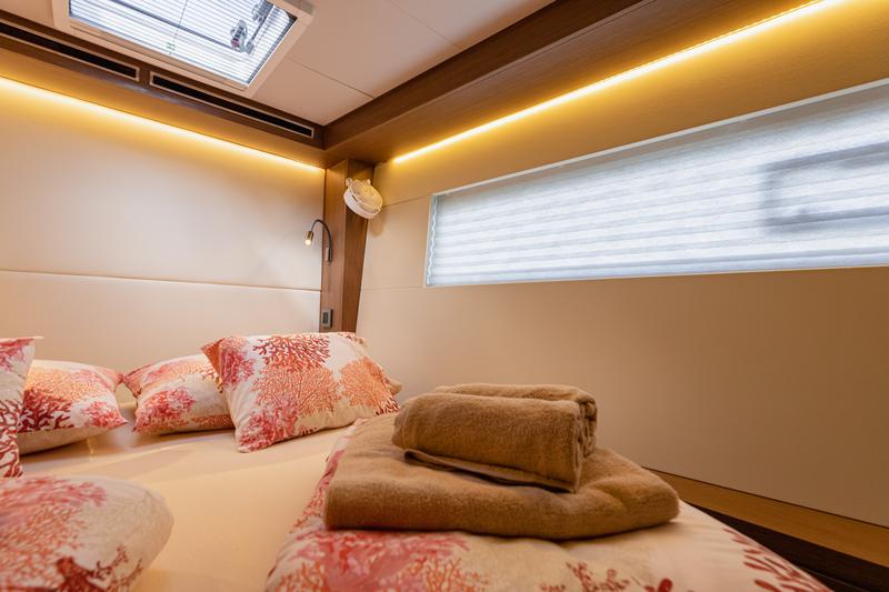 Book yachts online - catamaran - Lagoon 50 LUX - PRINCESS KISS - rent