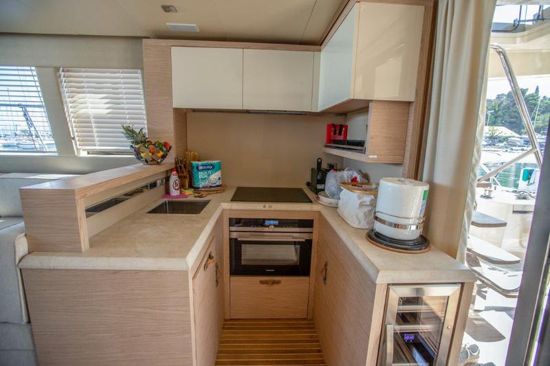 Book yachts online - motorboat - Monte Carlo 6 - ALVONA - rent