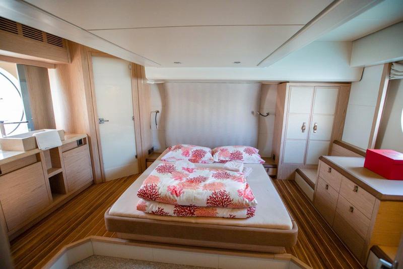 Book yachts online - motorboat - Monte Carlo 6 - ALVONA - rent