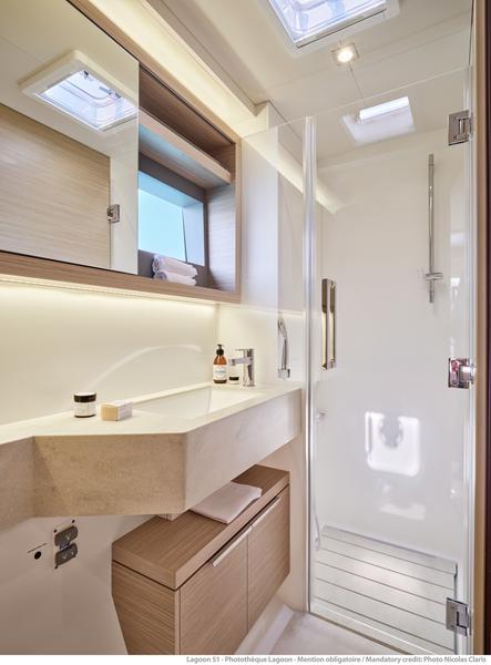 Book yachts online - catamaran - Lagoon 51 NEW - NEGRONI - rent