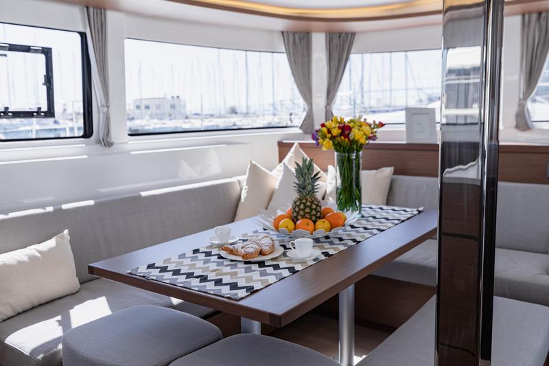 Book yachts online - catamaran - Lagoon 46 - HANGOVER - rent