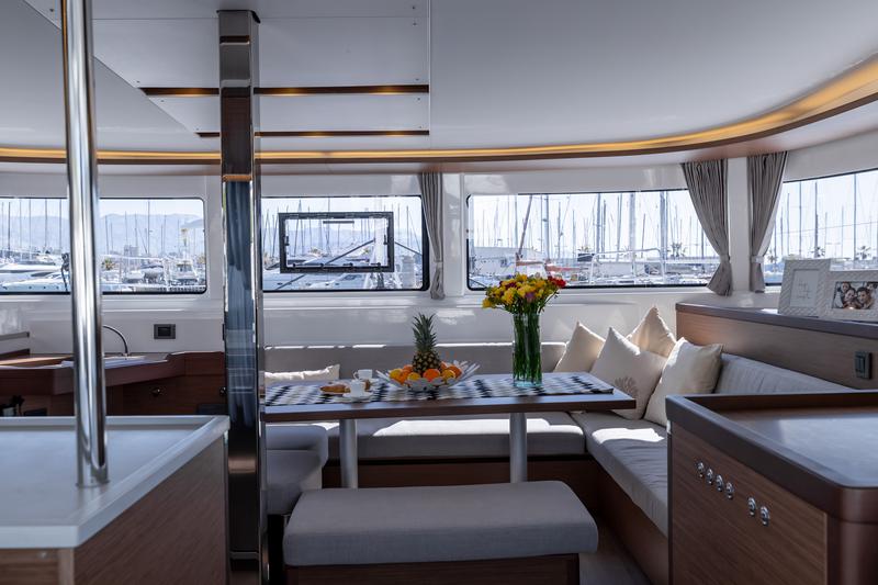 Book yachts online - catamaran - Lagoon 46 - HANGOVER - rent