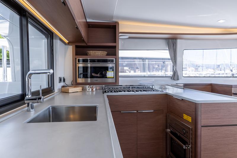 Book yachts online - catamaran - Lagoon 46 - HANGOVER - rent