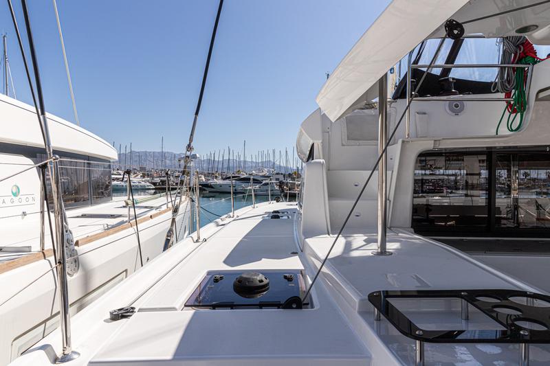 Book yachts online - catamaran - Lagoon 46 - HANGOVER - rent
