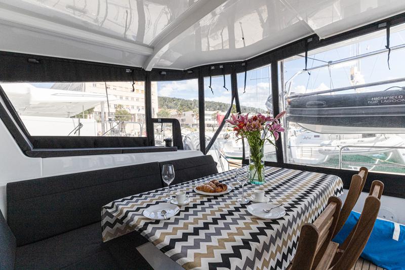 Book yachts online - catamaran - Lagoon 42 - HAPPY KEY - rent