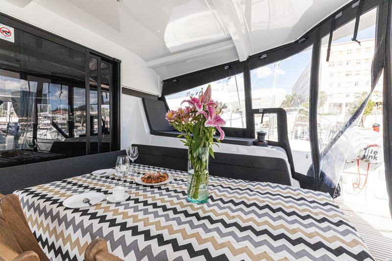 Book yachts online - catamaran - Lagoon 42 - HAPPY KEY - rent