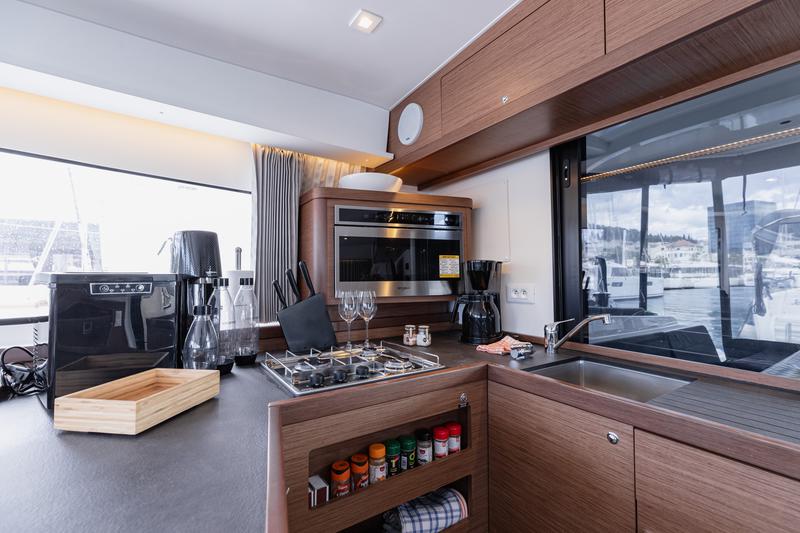 Book yachts online - catamaran - Lagoon 42 - HAPPY KEY - rent