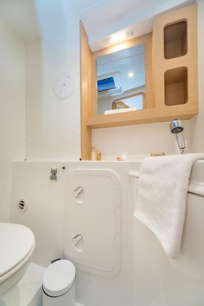 Book yachts online - catamaran - Lagoon 42 - LEGGIERO - rent