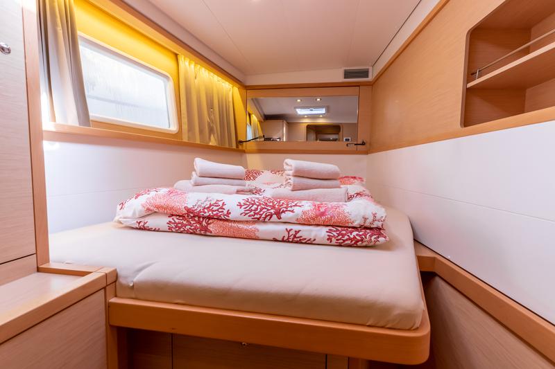 Book yachts online - catamaran - Lagoon 450 F - SMILE I - rent