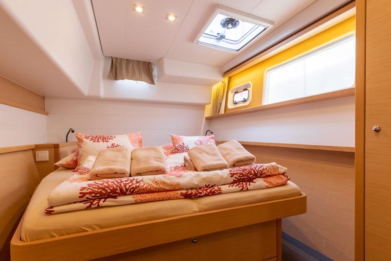 Book yachts online - catamaran - Lagoon 450 F - SMILE I - rent