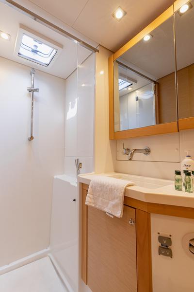Book yachts online - catamaran - Lagoon 450 F - SMILE I - rent