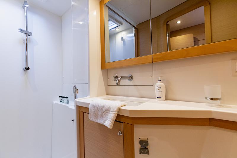 Book yachts online - catamaran - Lagoon 450 F - SMILE I - rent