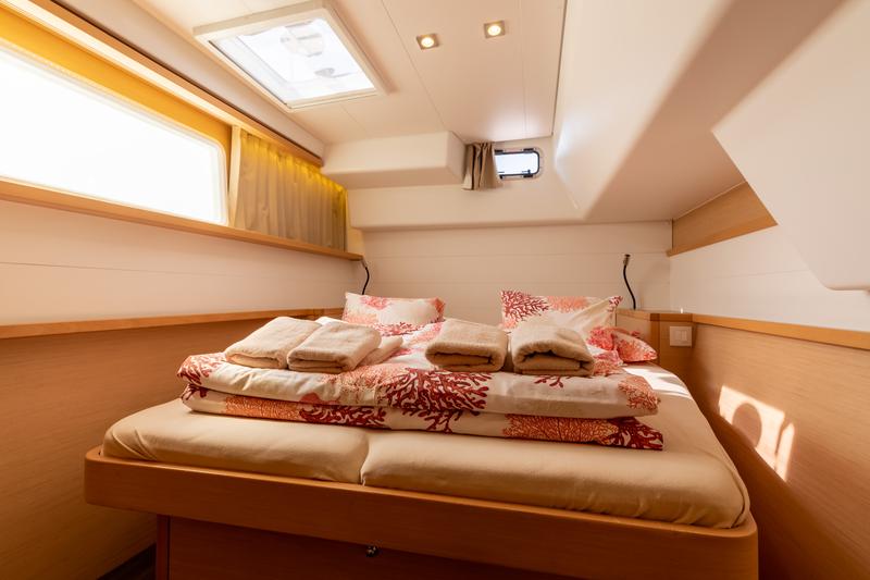 Book yachts online - catamaran - Lagoon 450 F - SMILE I - rent