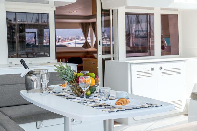Book yachts online - catamaran - Lagoon 450 F - SMILE I - rent