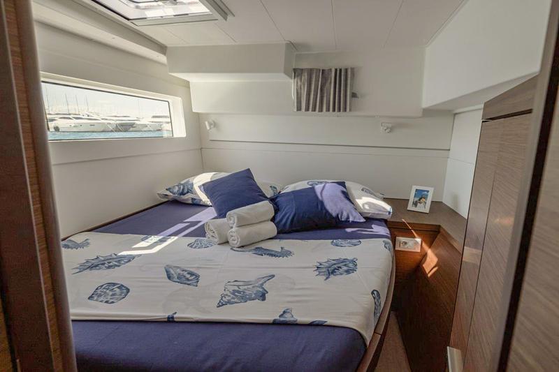 Book yachts online - catamaran - Lagoon 40 - SAILOR MOON - rent