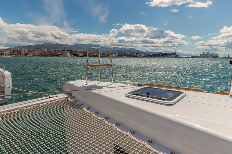 Book yachts online - catamaran - Lagoon 40 - SAILOR MOON - rent