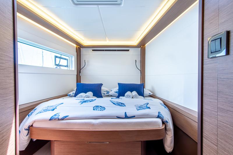 Book yachts online - catamaran - Lagoon 46 - QUEEN NIKA - rent