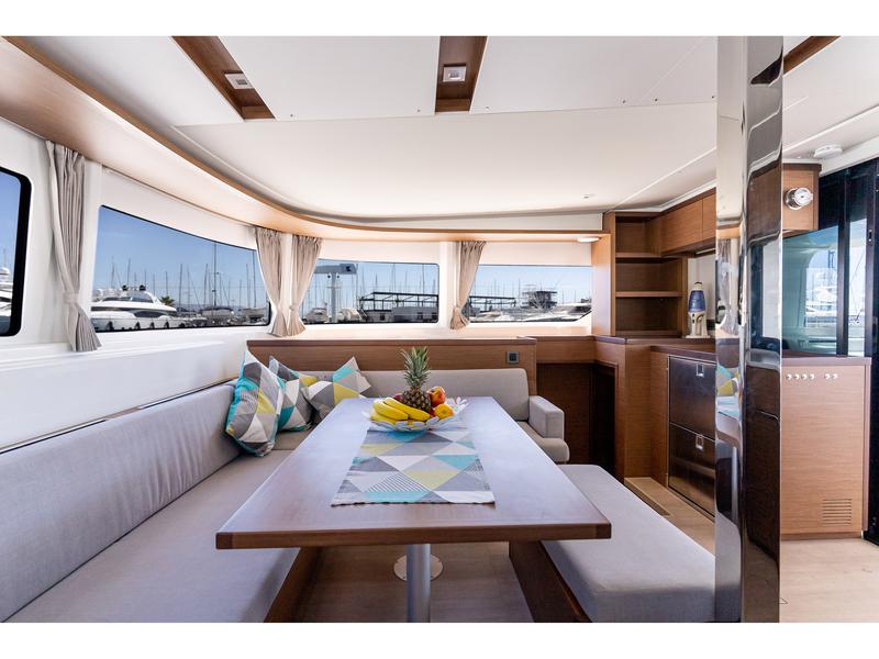 Book yachts online - catamaran - Lagoon 46 - QUEEN NIKA - rent