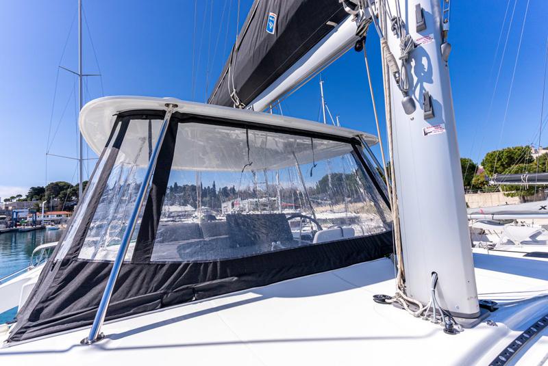 Book yachts online - catamaran - Lagoon 46 - QUEEN NIKA - rent