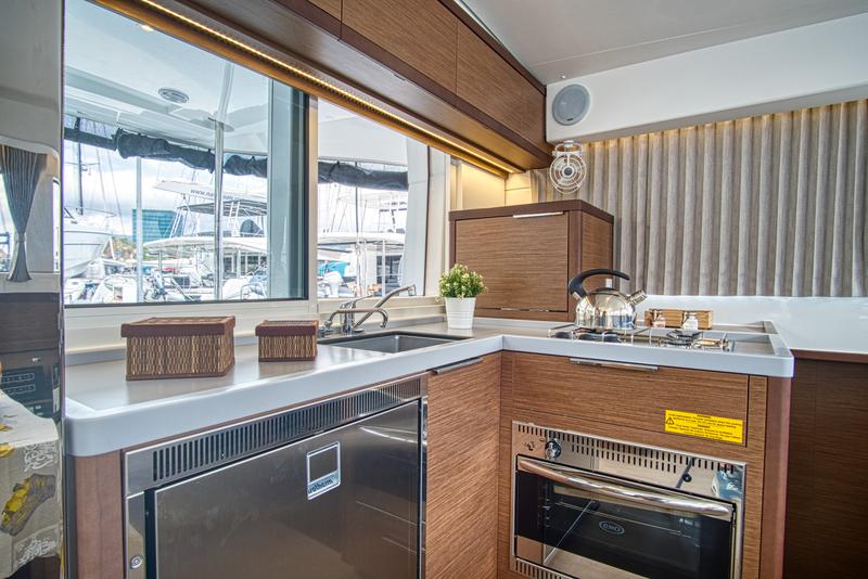 Book yachts online - catamaran - Lagoon 40 - LIQUID SPIRIT - rent