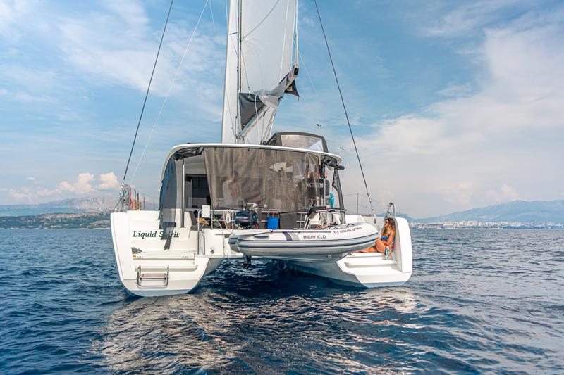 Book yachts online - catamaran - Lagoon 40 - LIQUID SPIRIT - rent